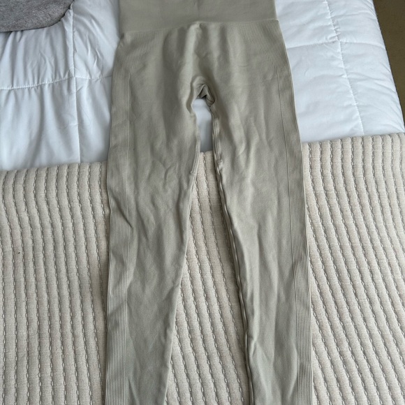 cream SET active leggings - Picture 4 of 4